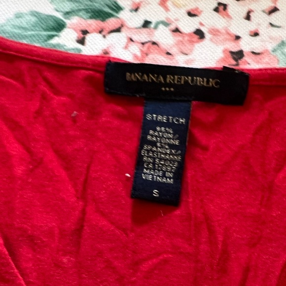 Women’s Banana Republic Red Long Sleeve Top - Picture 3 of 3